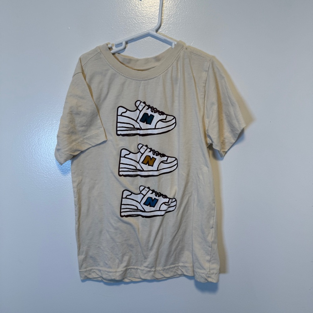 New balance Cream Tee with Triple‎ Sneaker Graphic kids size 12